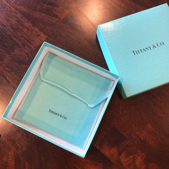 TIFFANY & Co. Gift Box and Pouch 🦋 - Picture 5 of 6